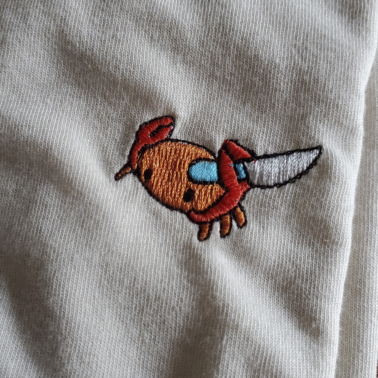 small-embroidery-of-crab-holding-knife