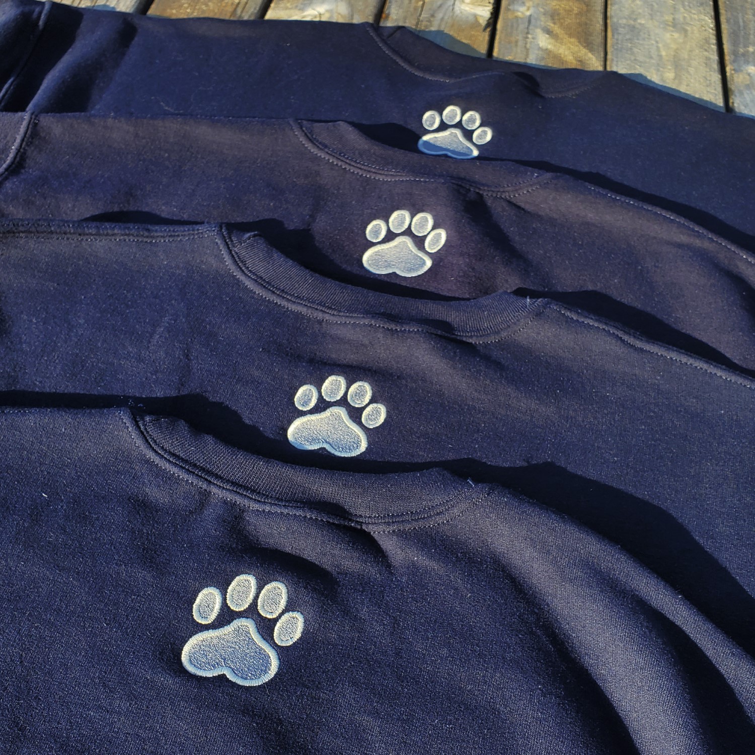 sweater-paw-print-embroidery-design